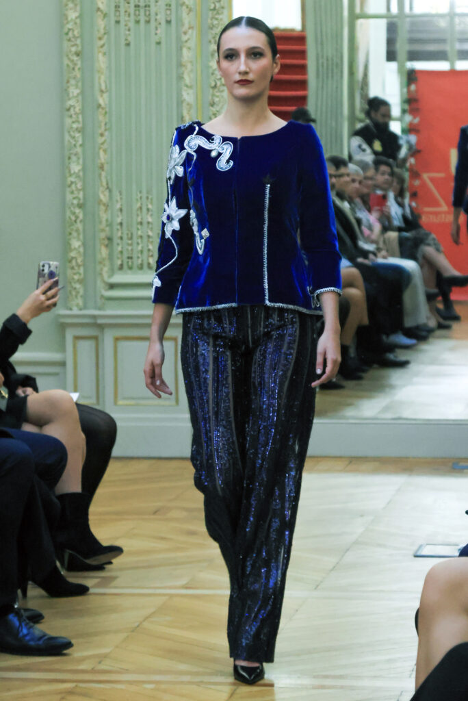 Manu-Sánchez-spectacular-fashion-show,-celebrated-his-25th-anniversary-PFW SS24