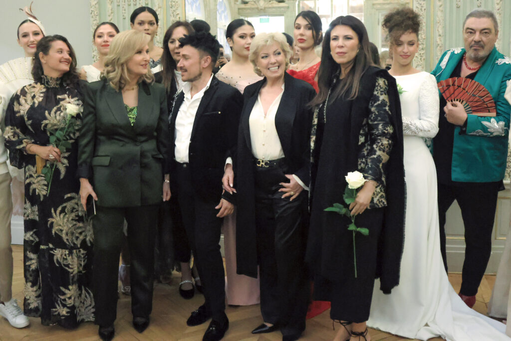 Manu-Sánchez-spectacular-fashion-show,-celebrated-his-25th-anniversary-PFW-SS24 - THE FINAl