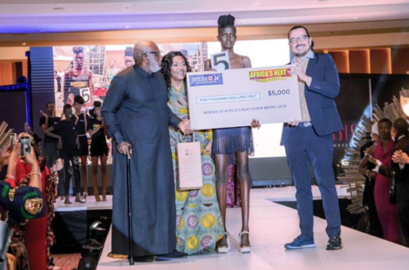 The-Winner-of- Africa-Next-Super-Model-2024-Chol-Tot-Nyang is from Kakuma Refugee Camp, Matteo PUGLISI Ceo of SELECT GLOBAL in presence of  Joan OKORODUDU, Ceo & Owner of ISIS MODEL, Chol-Tot-Nyang received a $5,000 check from Studio 24 Nigeria